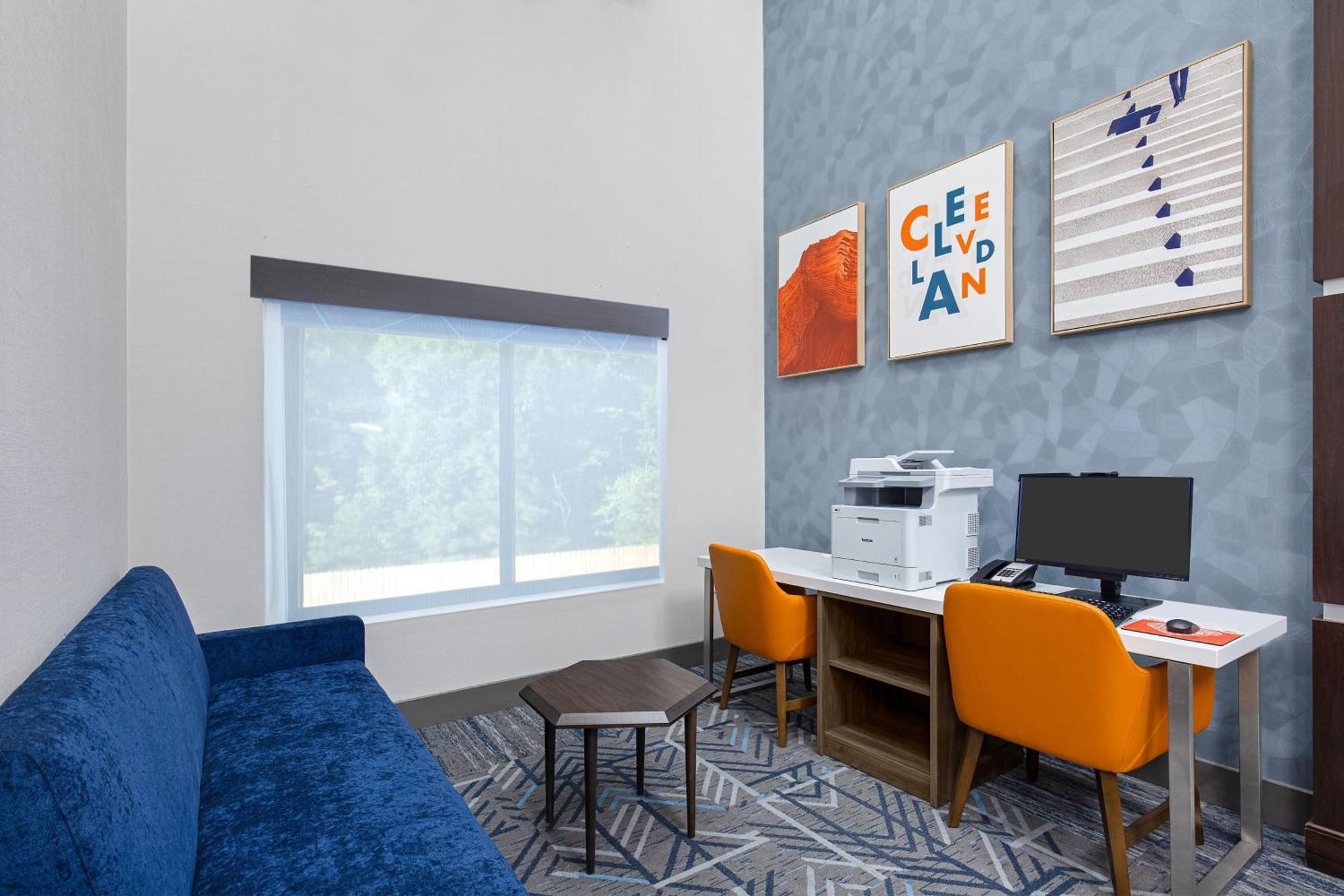 Holiday Inn Express & Suites - Cleveland Northwest By Ihg Bagian luar foto
