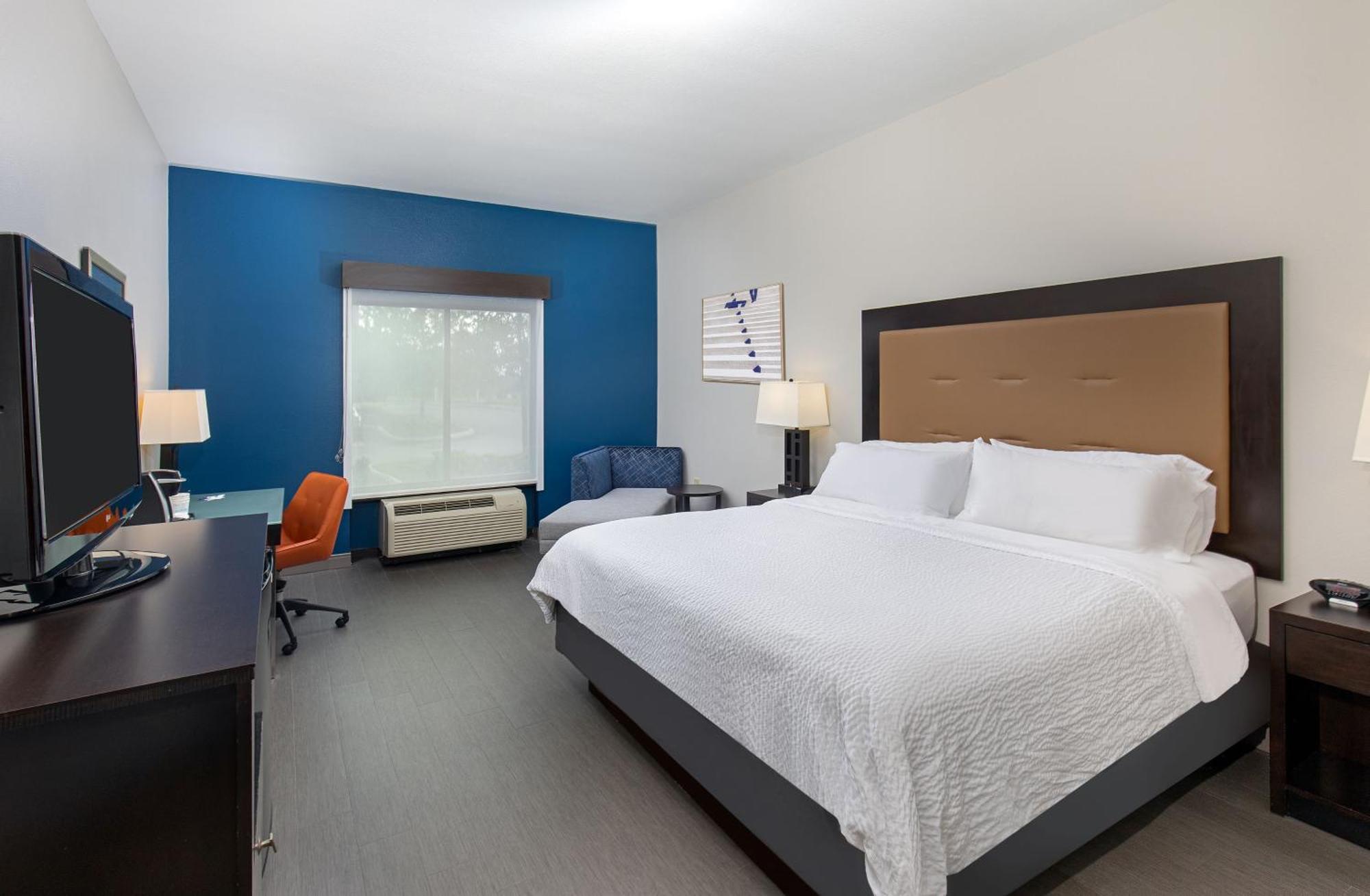 Holiday Inn Express & Suites - Cleveland Northwest By Ihg Bagian luar foto