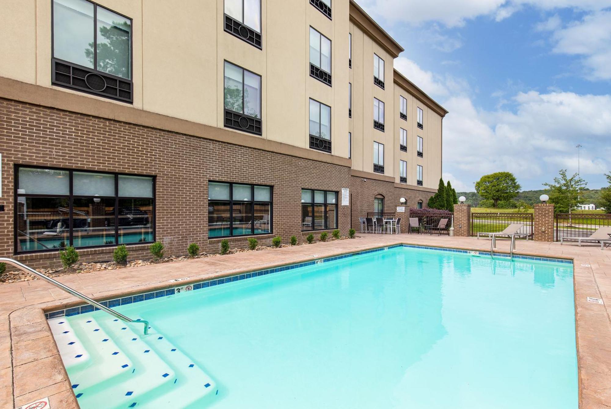 Holiday Inn Express & Suites - Cleveland Northwest By Ihg Bagian luar foto