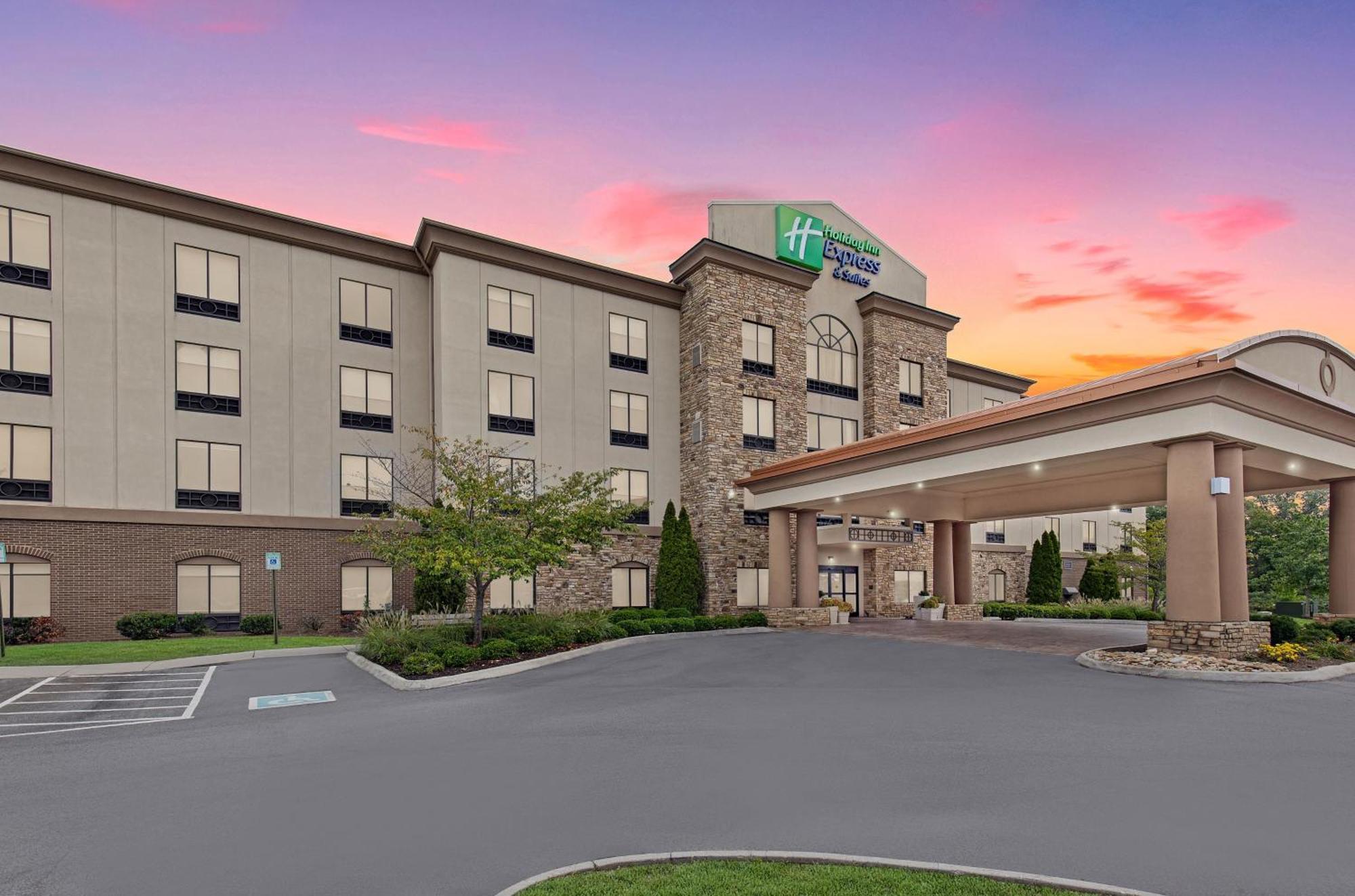 Holiday Inn Express & Suites - Cleveland Northwest By Ihg Bagian luar foto