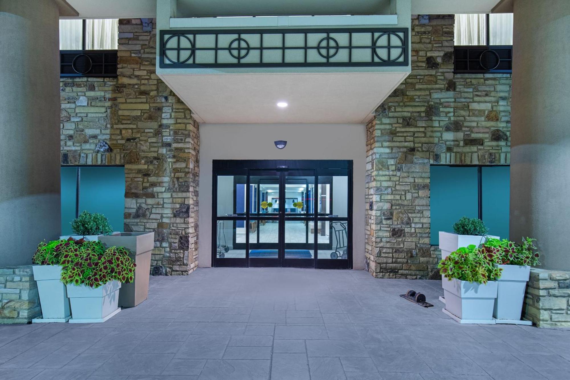 Holiday Inn Express & Suites - Cleveland Northwest By Ihg Bagian luar foto