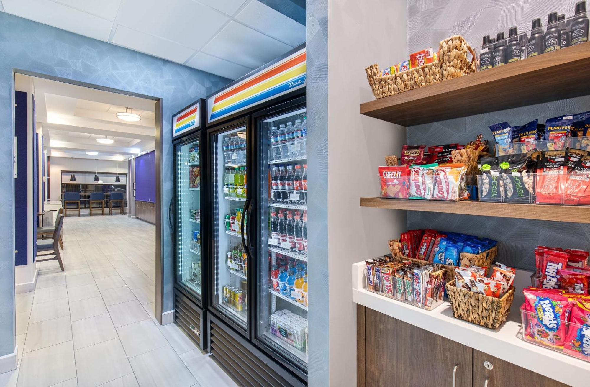 Holiday Inn Express & Suites - Cleveland Northwest By Ihg Bagian luar foto