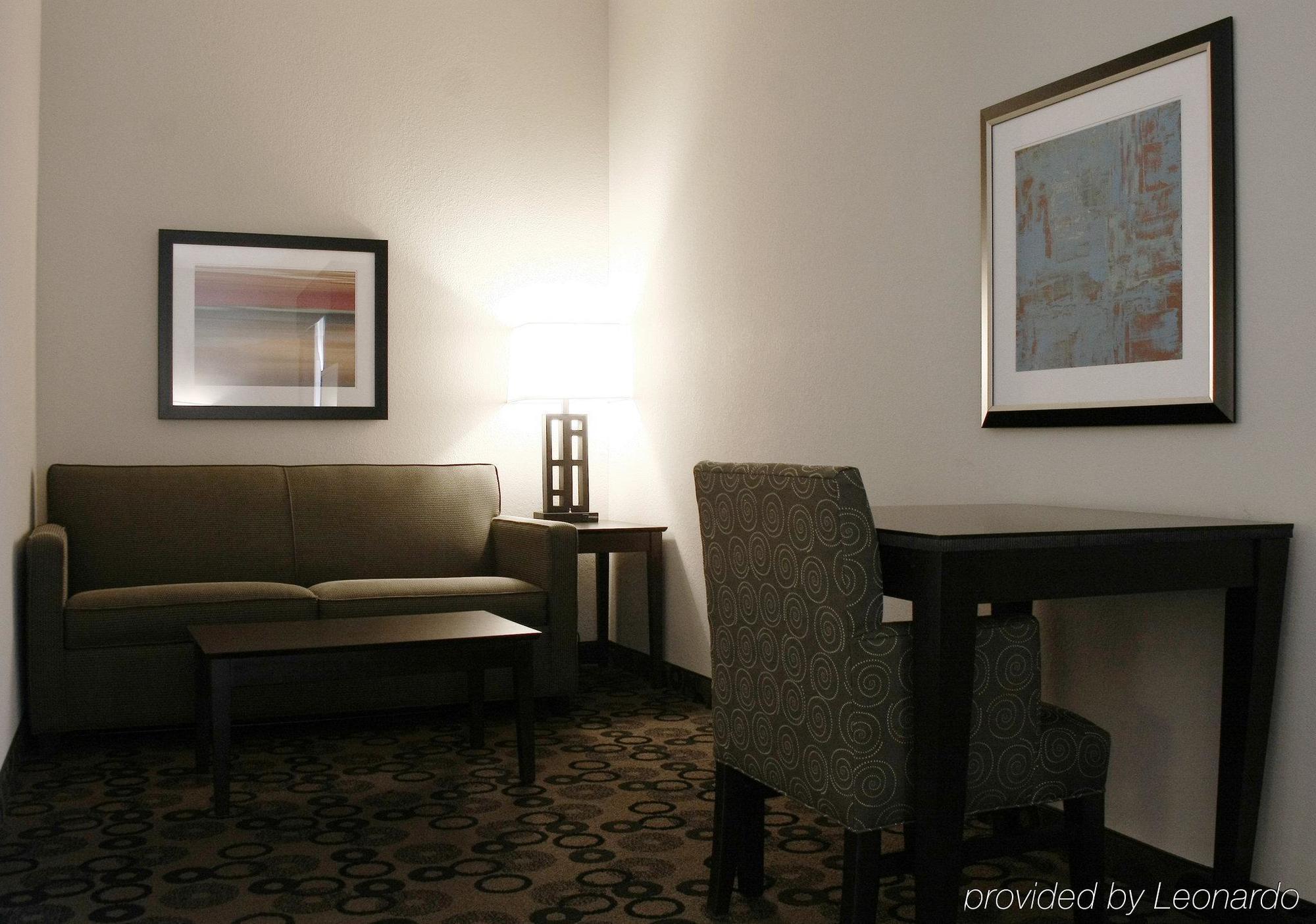 Holiday Inn Express & Suites - Cleveland Northwest By Ihg Bagian luar foto