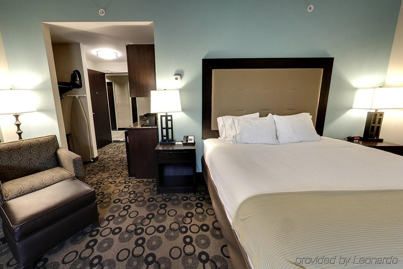 Holiday Inn Express & Suites - Cleveland Northwest By Ihg Bagian luar foto