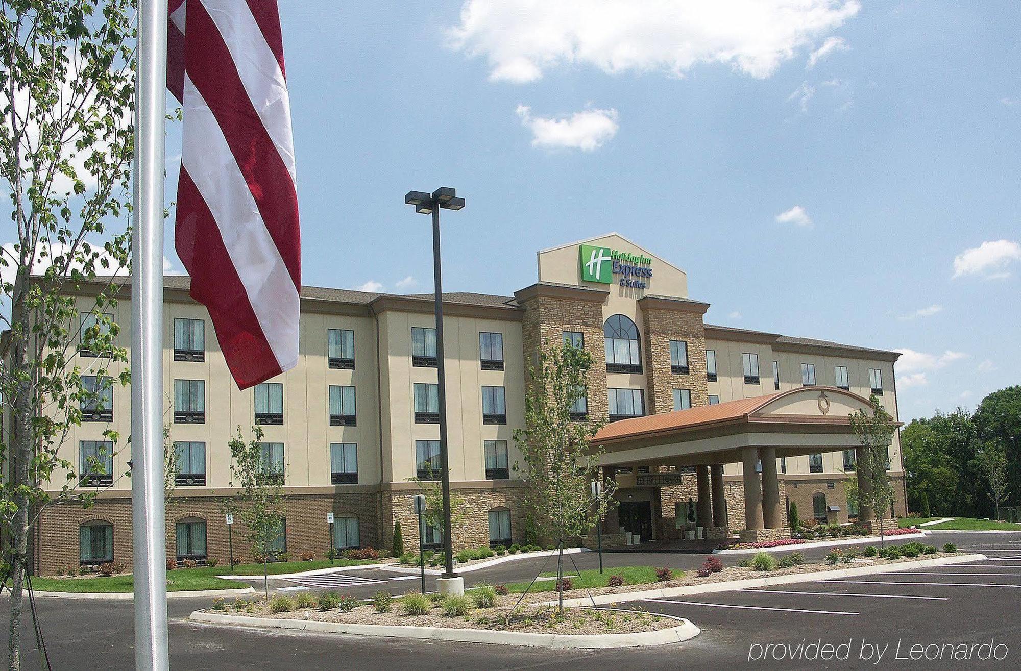 Holiday Inn Express & Suites - Cleveland Northwest By Ihg Bagian luar foto