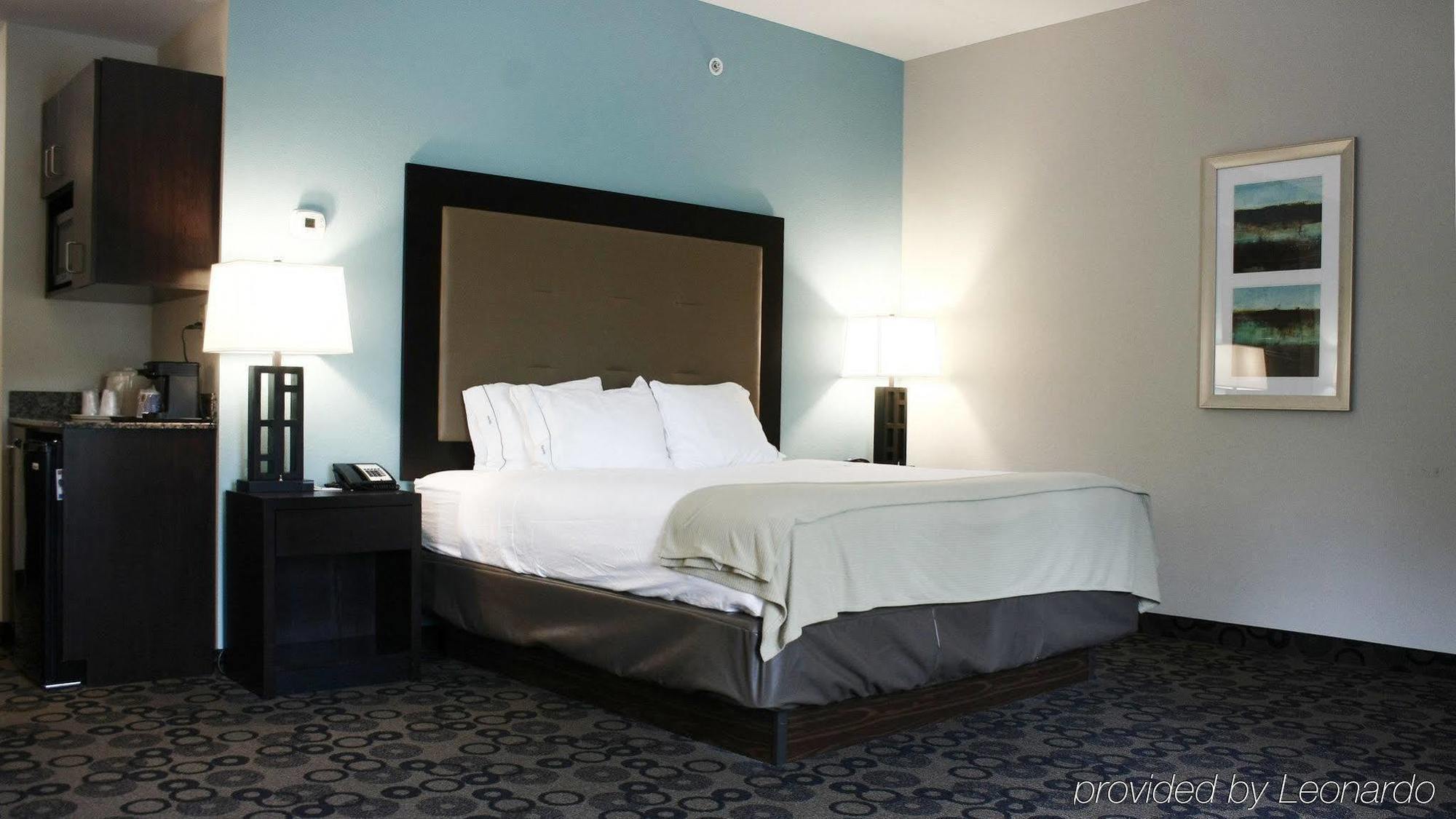 Holiday Inn Express & Suites - Cleveland Northwest By Ihg Bagian luar foto