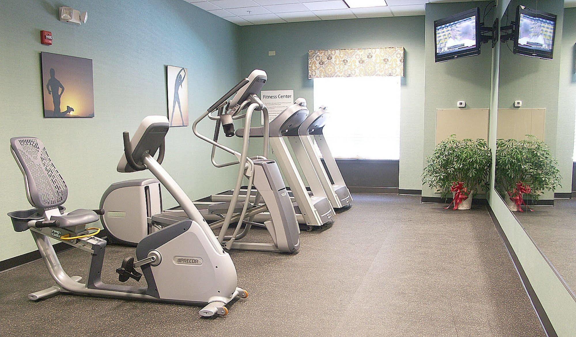 Holiday Inn Express & Suites - Cleveland Northwest By Ihg Bagian luar foto