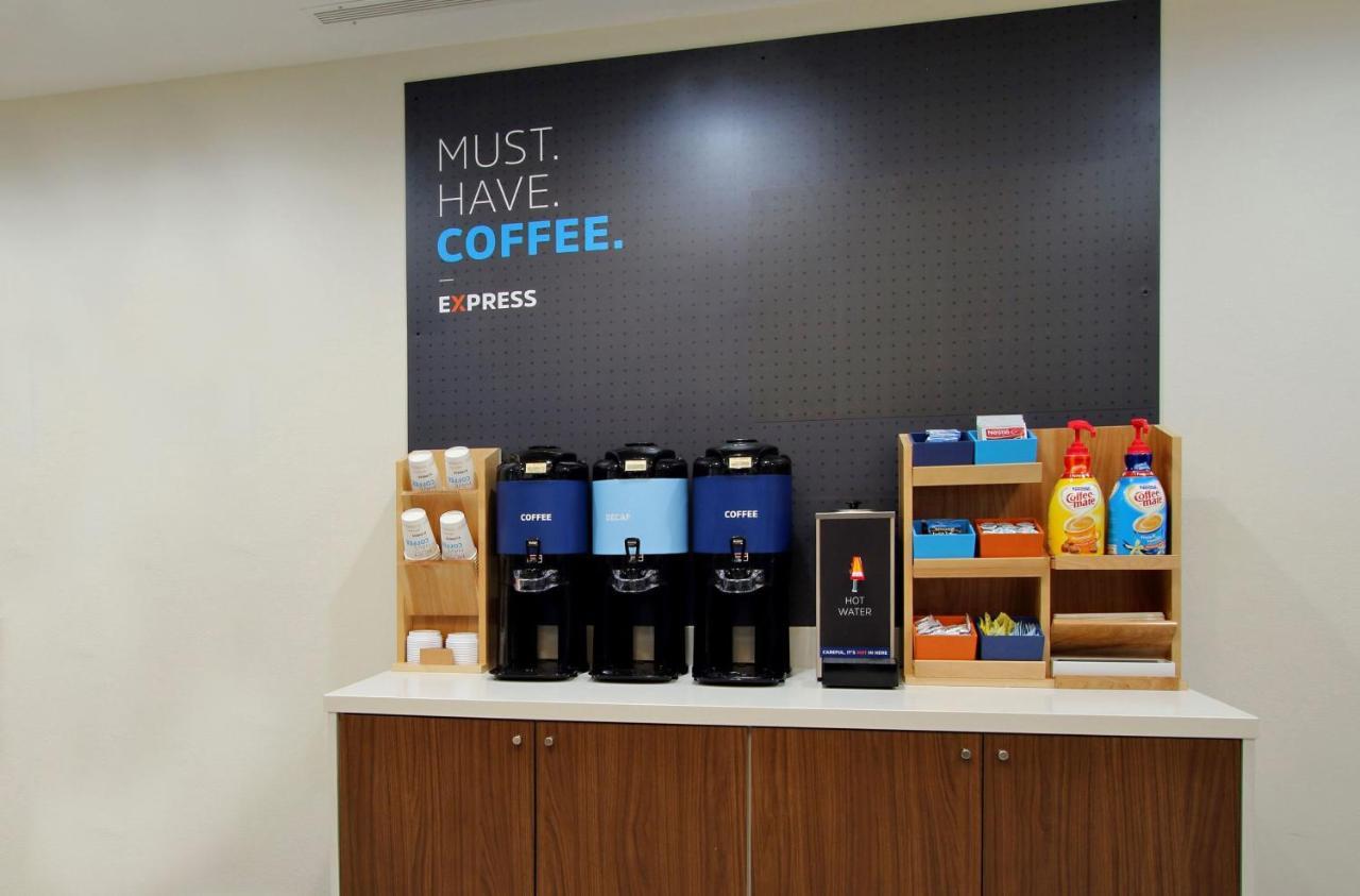 Holiday Inn Express & Suites - Cleveland Northwest By Ihg Bagian luar foto